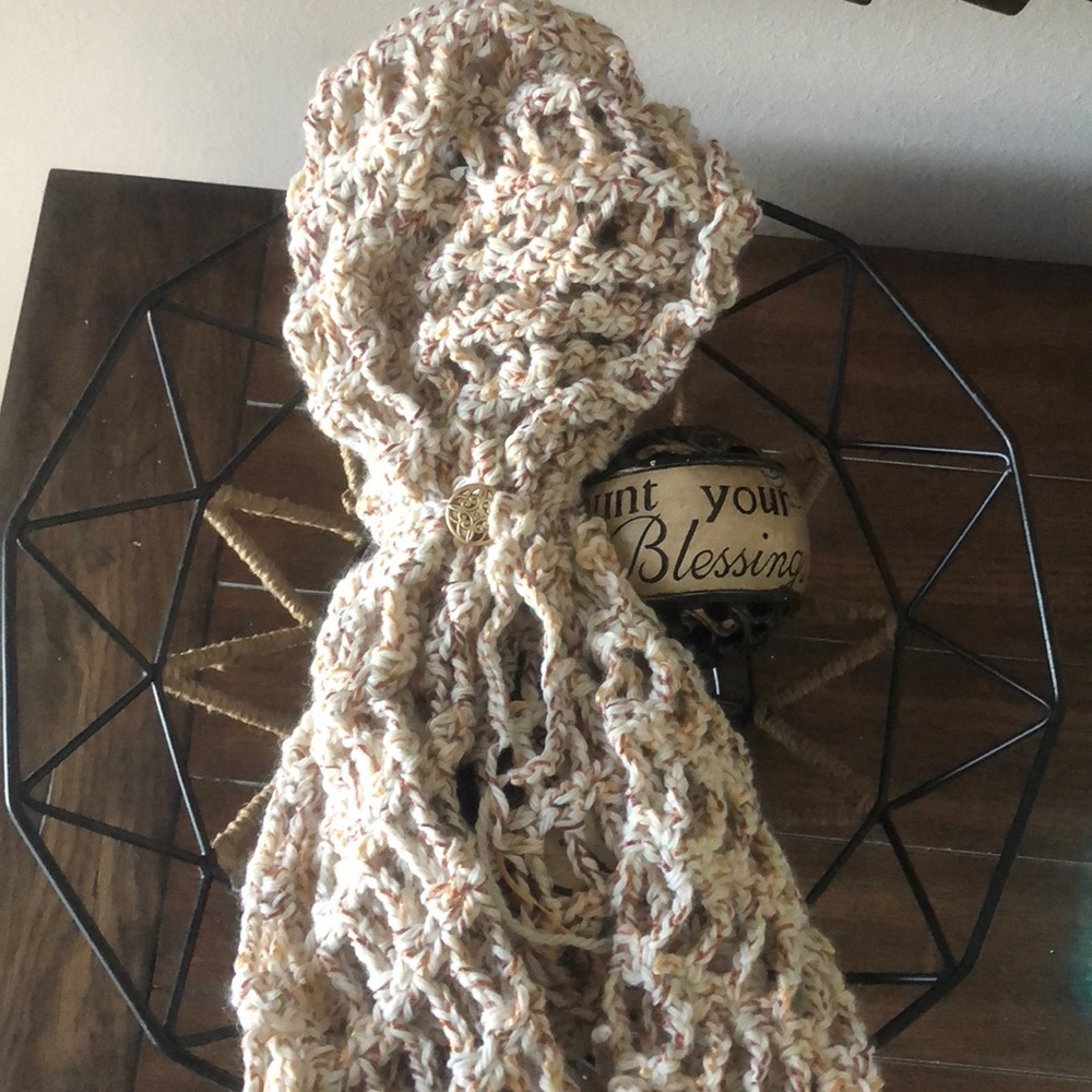 Beautiful 🖐 Handmade Scarves 🧣 - Picture 2 of 4